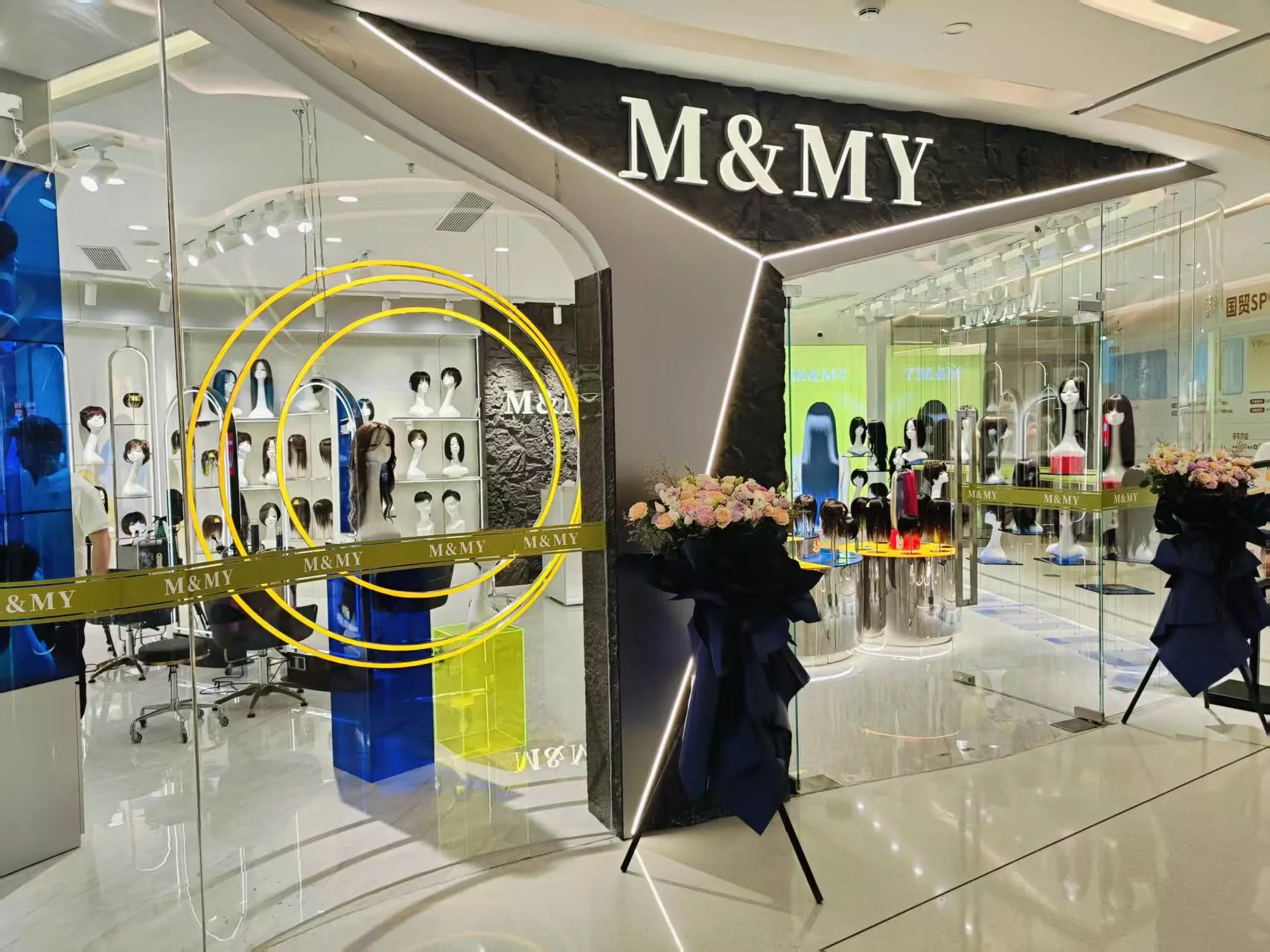 M&MY Shenzhen Guomao store opened window display with wigs and reception area