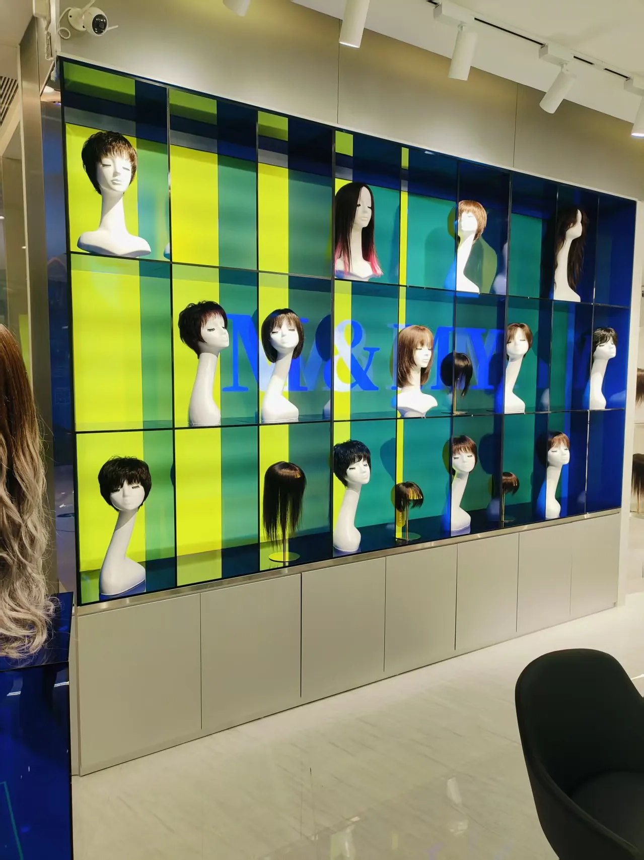 M&MY Shenzhen Guomao store wig product display wall